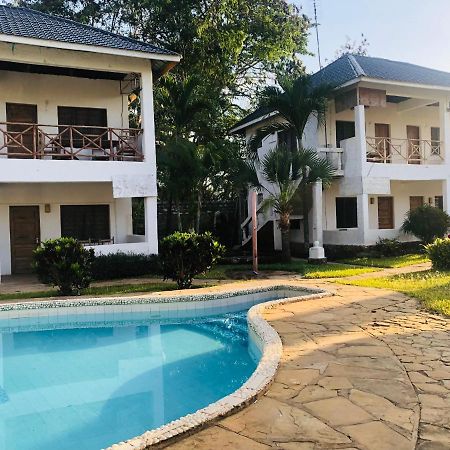 Miwa Holiday Resort Diani Beach Esterno foto