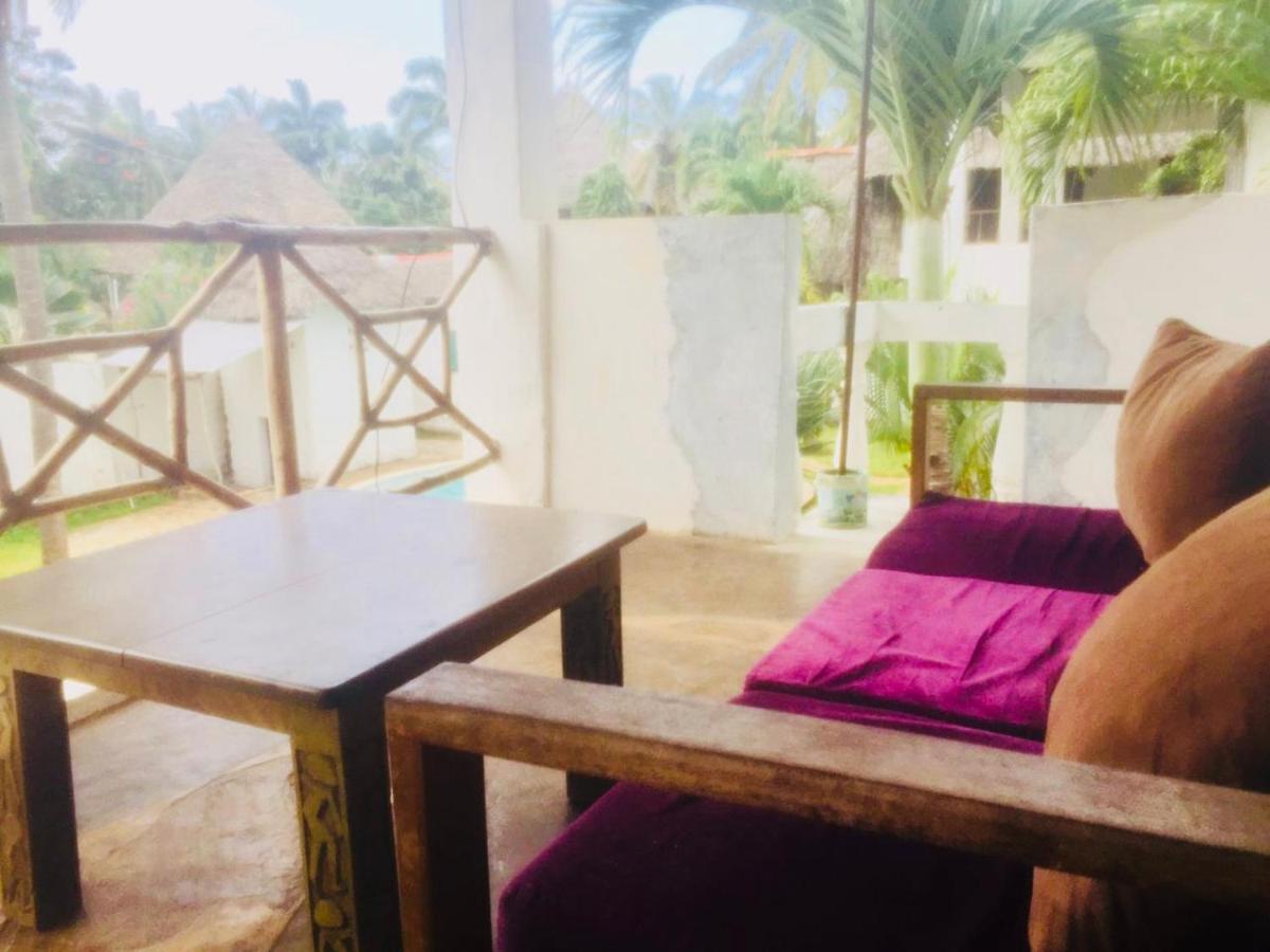 Miwa Holiday Resort Diani Beach Esterno foto