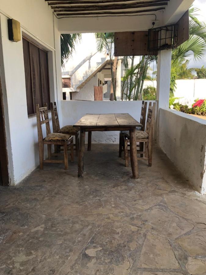 Miwa Holiday Resort Diani Beach Esterno foto