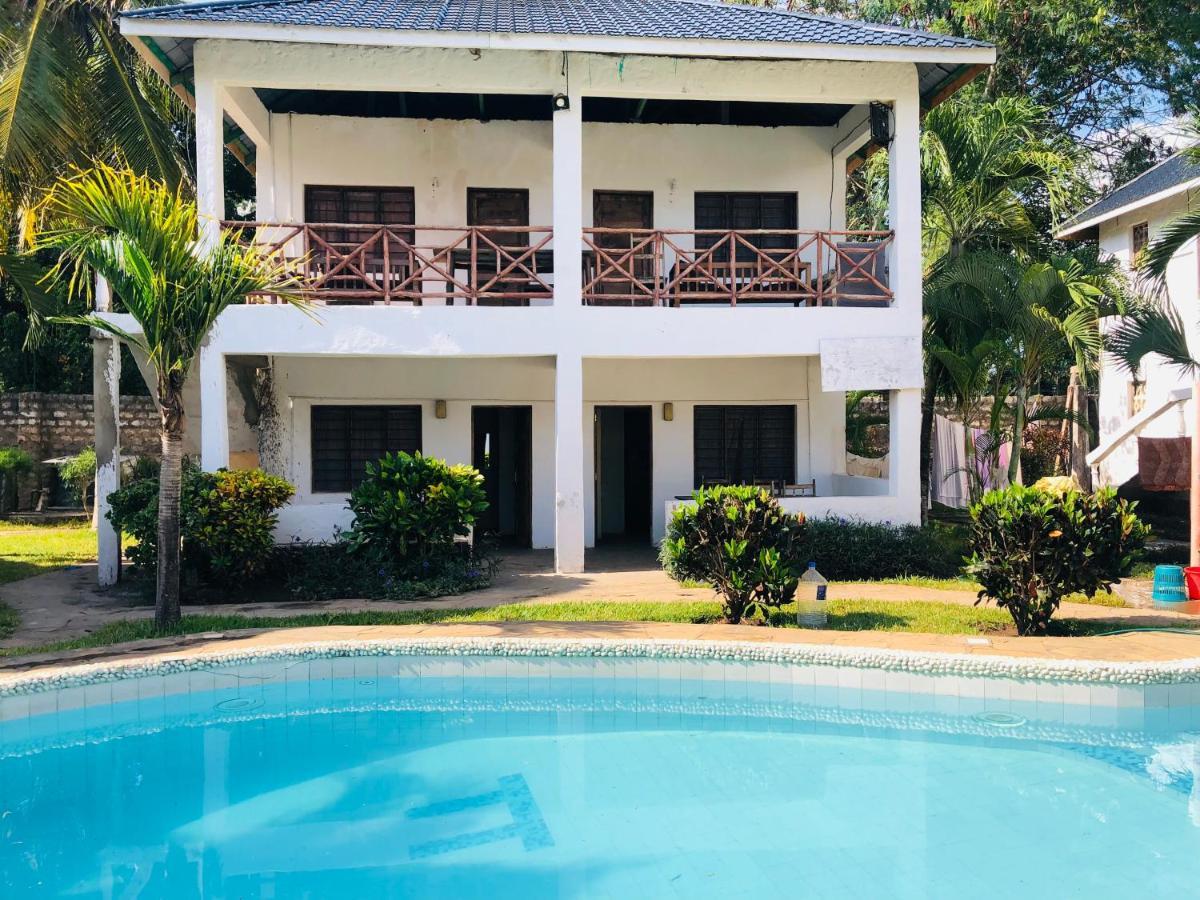Miwa Holiday Resort Diani Beach Esterno foto