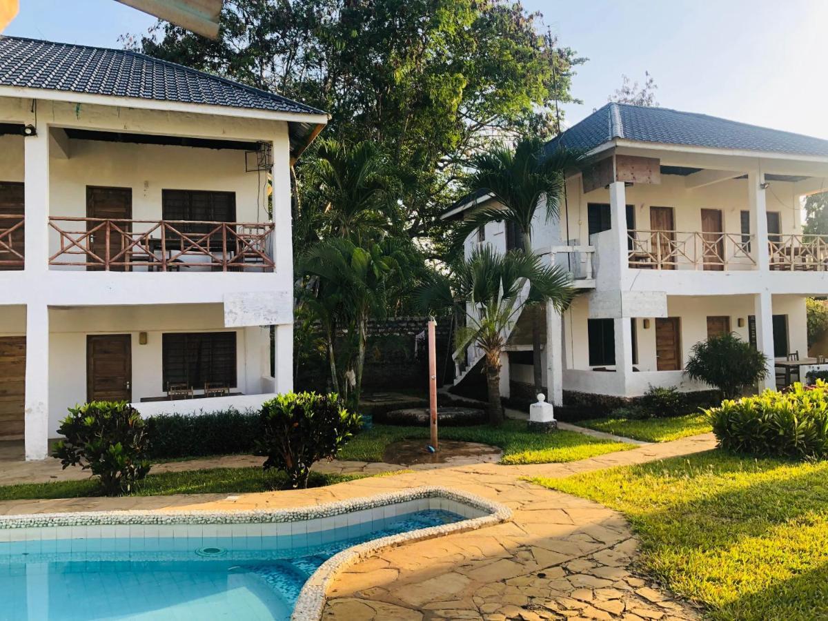 Miwa Holiday Resort Diani Beach Esterno foto