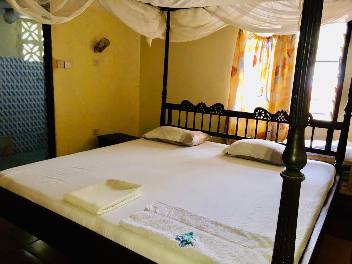 Miwa Holiday Resort Diani Beach Esterno foto