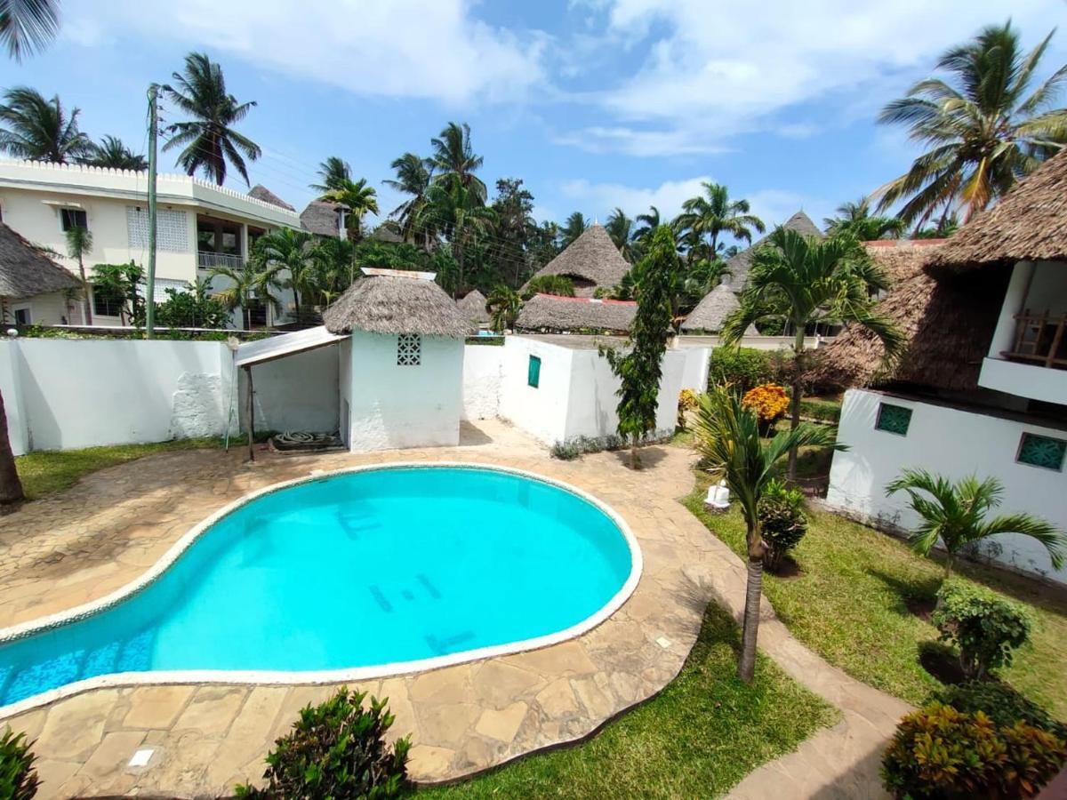 Miwa Holiday Resort Diani Beach Esterno foto