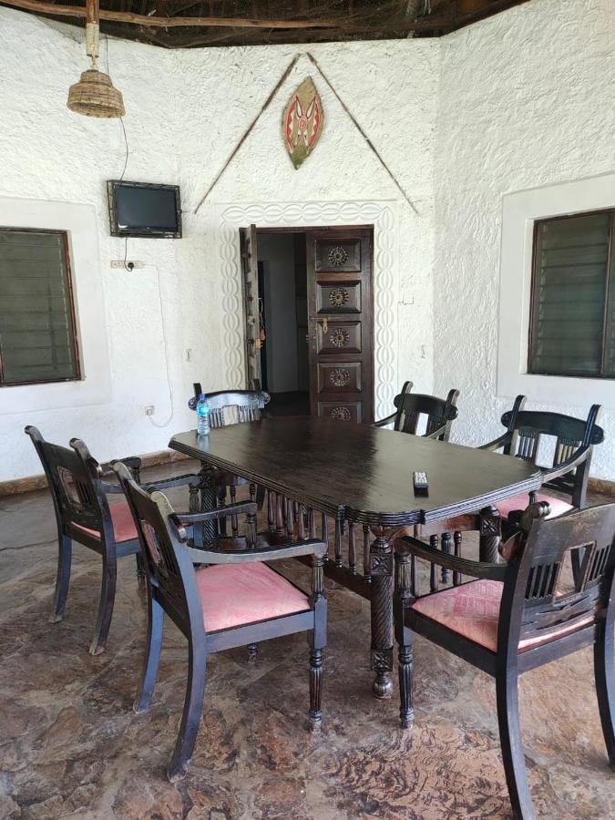 Miwa Holiday Resort Diani Beach Esterno foto