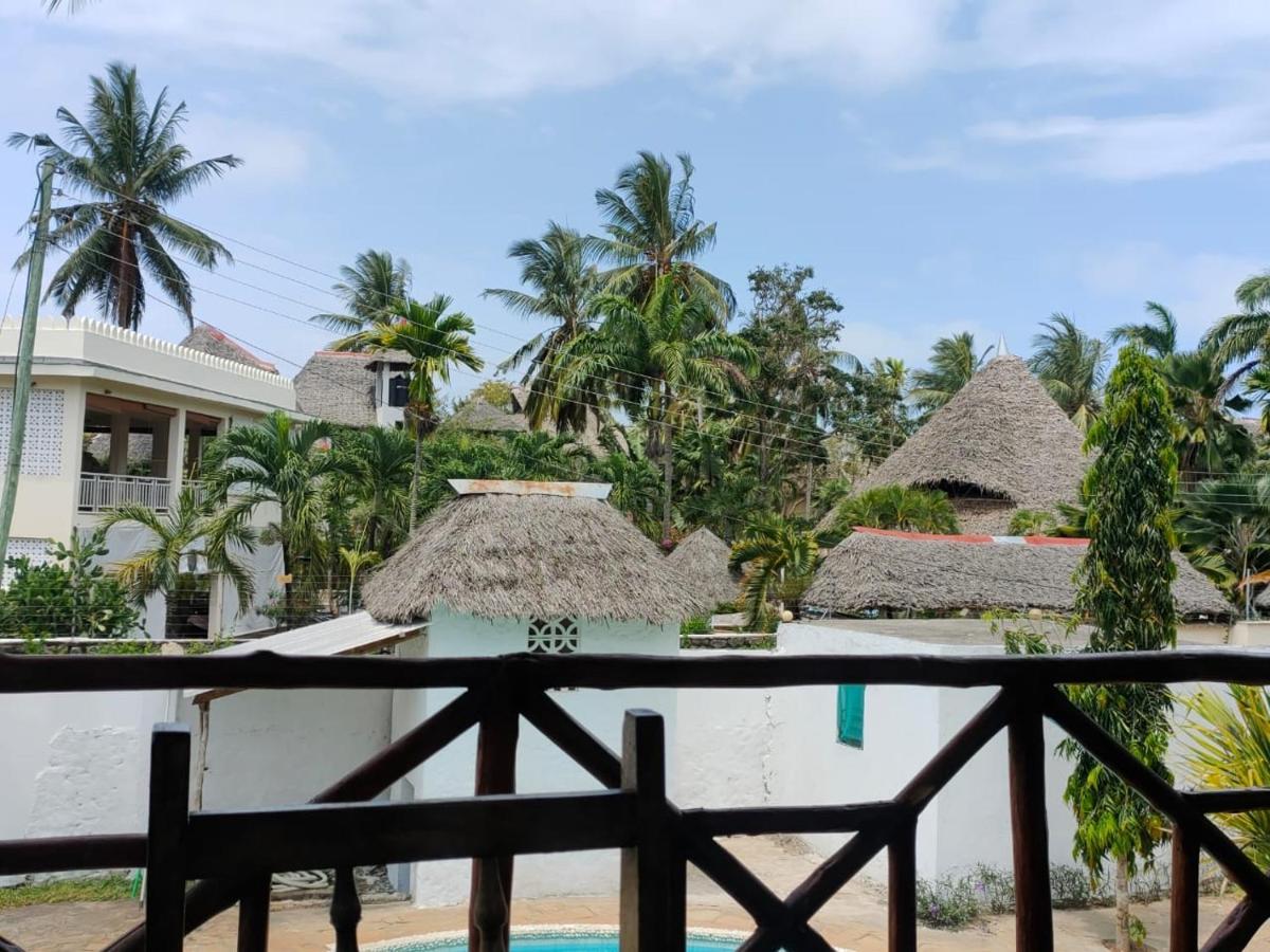 Miwa Holiday Resort Diani Beach Esterno foto