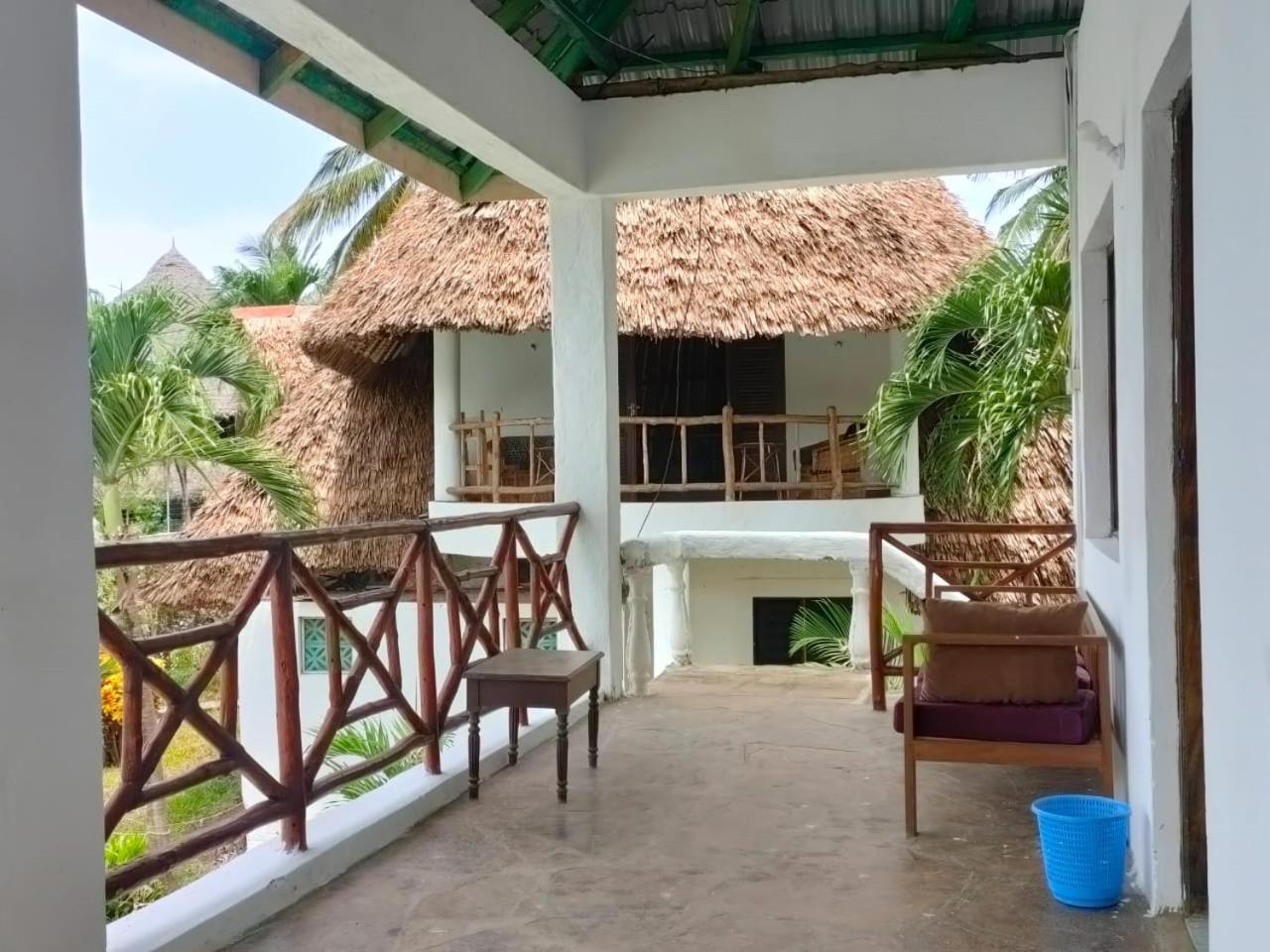 Miwa Holiday Resort Diani Beach Esterno foto